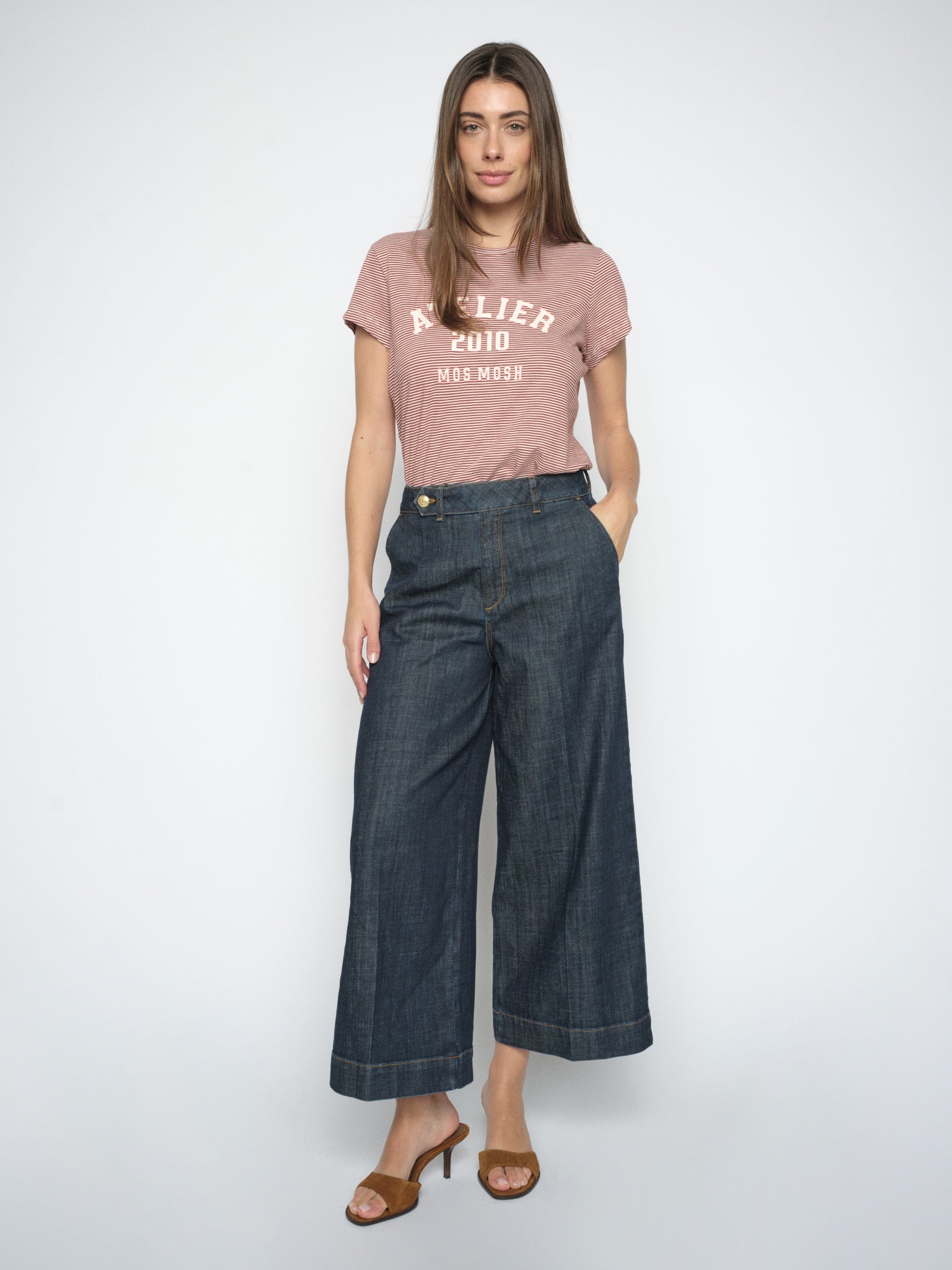 Modelshot / Dark Blue / Detail